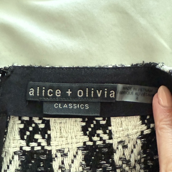 Alice + Olivia Mace Tweed Mini Skort - Size 4 - Picture 5 of 5